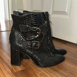 Freebird by Steve Madden Black Textured Ankle Boots